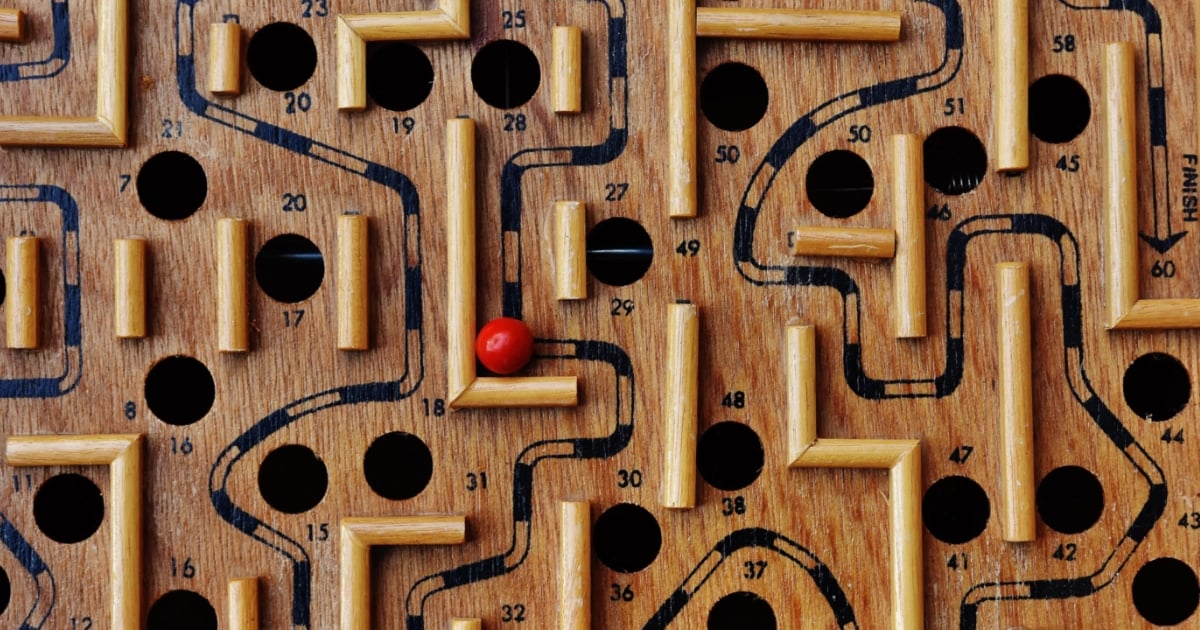 Labirintos divertidos para crianças por temas