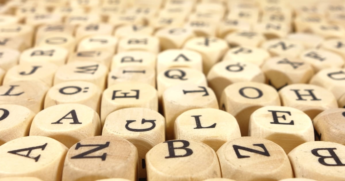 Nomes com pontilhados para cobrir por crianças