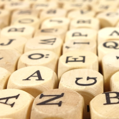 Nomes com pontilhados para cobrir por crianças